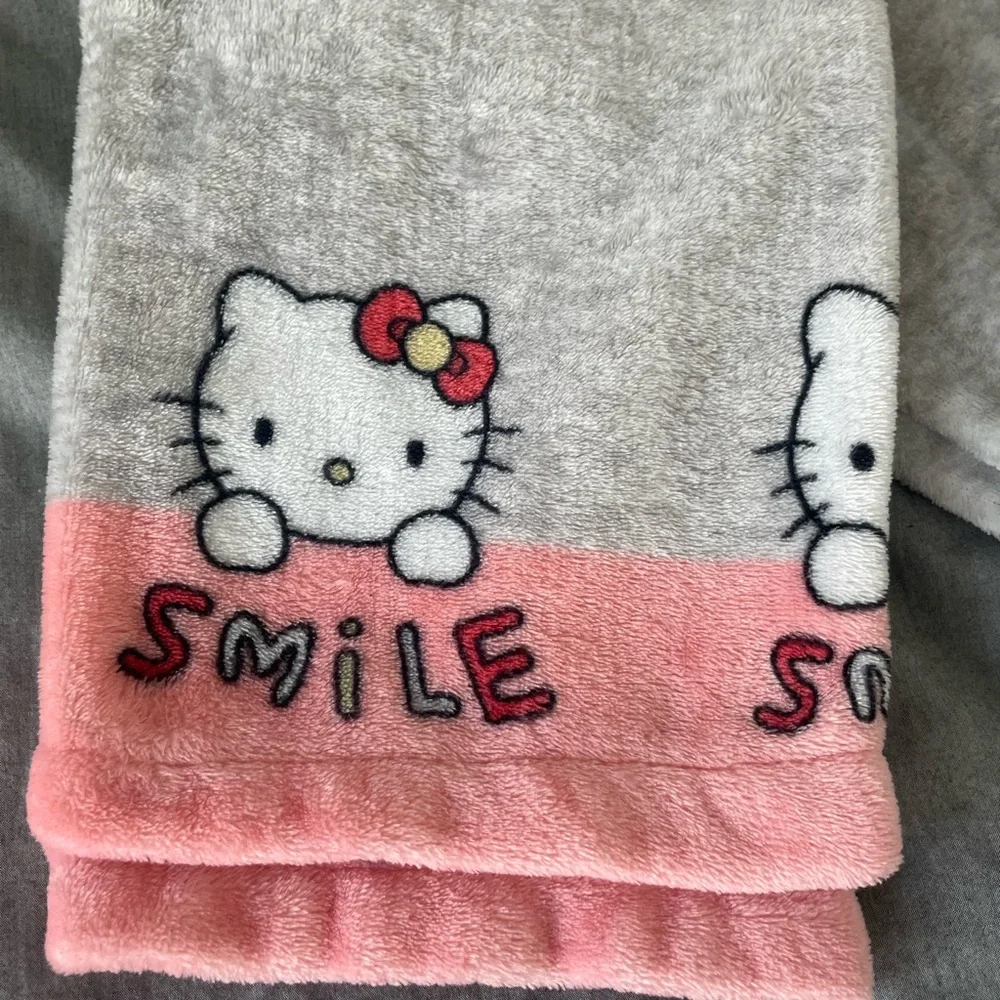 Hello Kitty Pyjama Pants - Picture 3 of 4
